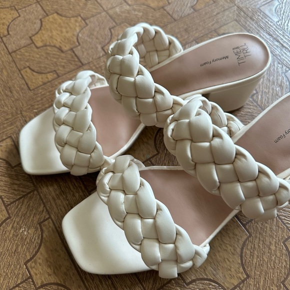 Two strap braided sandals with small heel - Picture 2 of 6